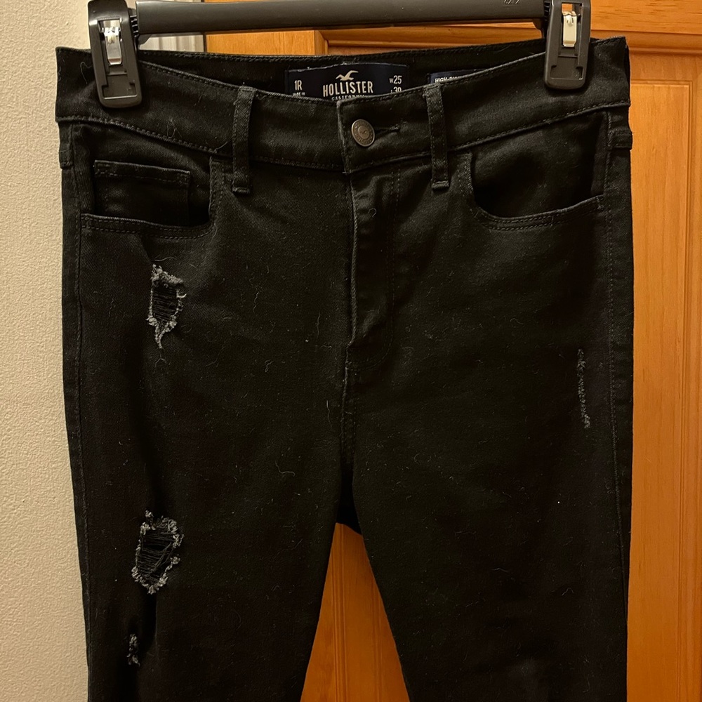 Hollister women’s black super skinny jeans